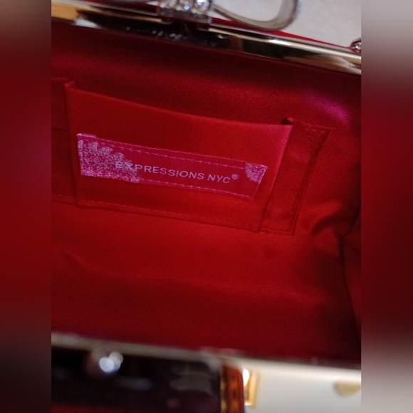 Expressions NYC red clutch - Picture 6 of 8